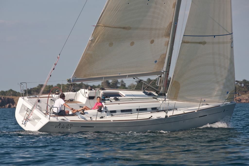 Regattayacht Charteryacht First 35 10